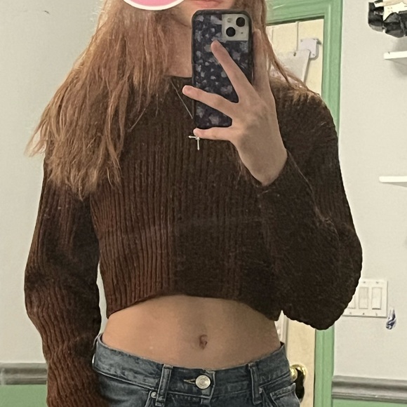 SOLD!! Forever 21 Brown Cropped Sweater! 🐻 - Picture 1 of 3